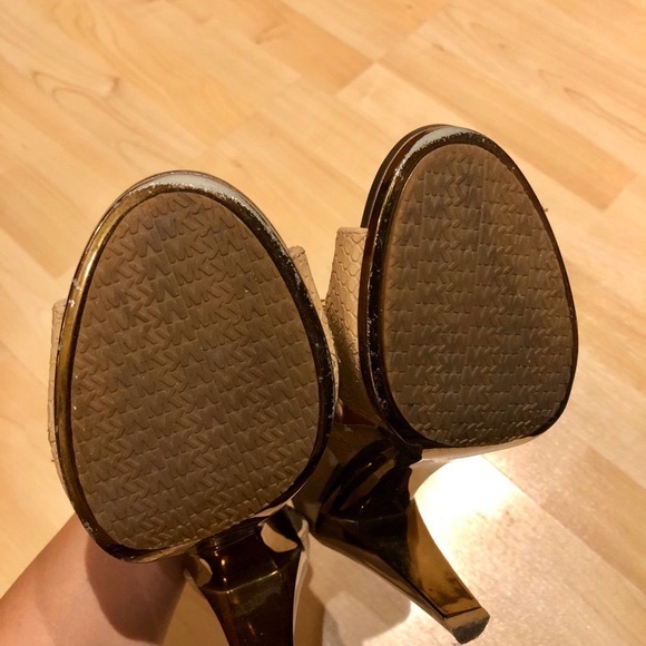 Michael Kors beige leather zip heels - Picture 5 of 7